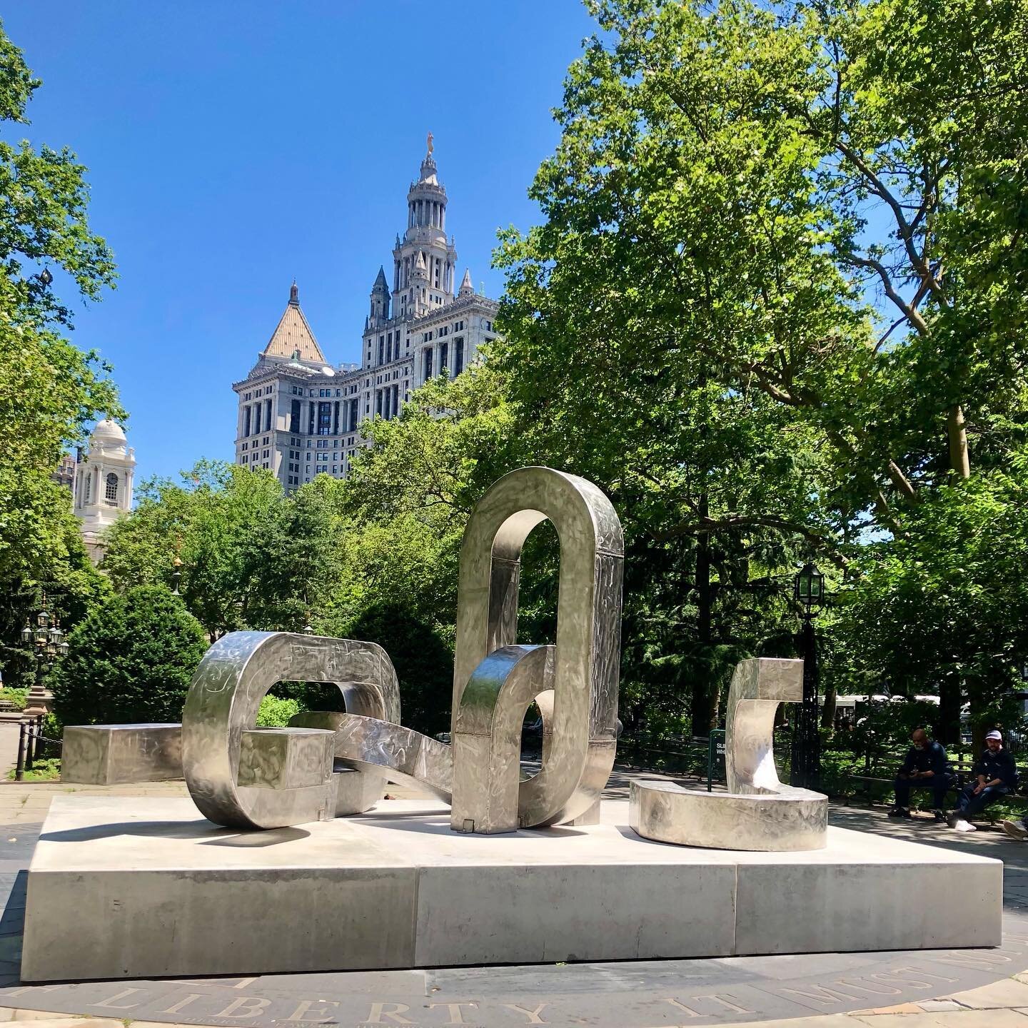 #MelvinEdwards #BrighterDays @publicartfund in #CityHallPark #newyorkcity #manhattan #SongOfTheBrokenChain on view through November 2021. Come visit and hire this guide and I&rsquo;ll show you! #newyorker #tourguide #walkingtour #history #art #archit