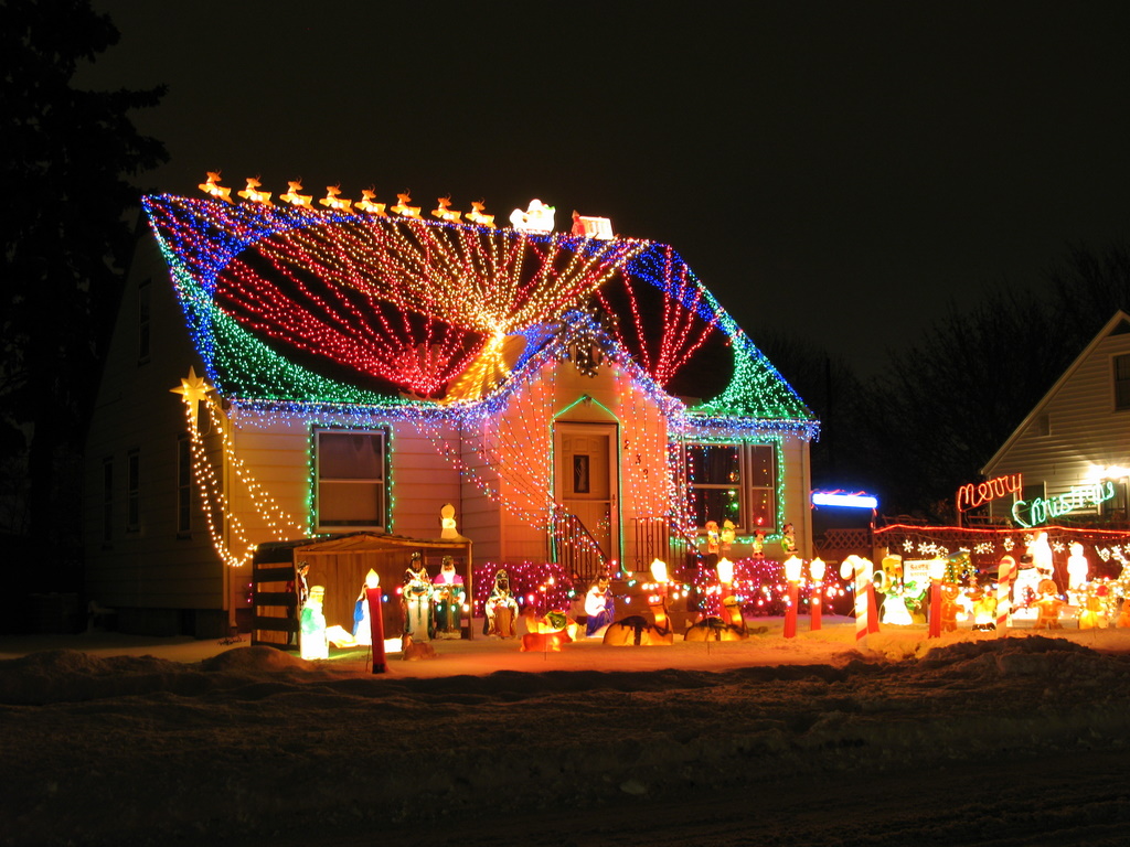 I'd like something like this, but with light-up animatronic Yodas, birds and mushrooms instead of the baby Jesus. 