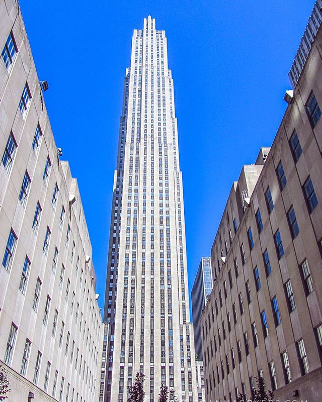 Icons of New York: 30 Rockefeller Plaza
Art Deco centerpiece of the Rockefeller Center complex, which was the largest privately funded modern building project undertaken (19 buildings)
