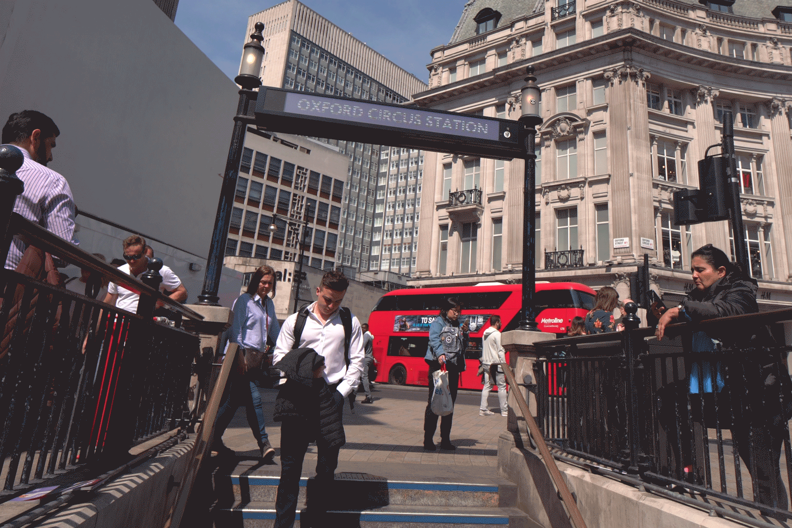 2 Asian-Girl-Phone-Oxford-Circus.gif