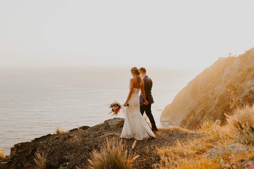 Overlooking the ocean, taking in the pure bliss of a new beginning. Nothing compares to a moment like this🤍​​​​​​​​
​​​​​​​​
@joshuagrantrose​​​​​​​​
@lomavistagardens​​​​​​​​
@bigsurweddings
