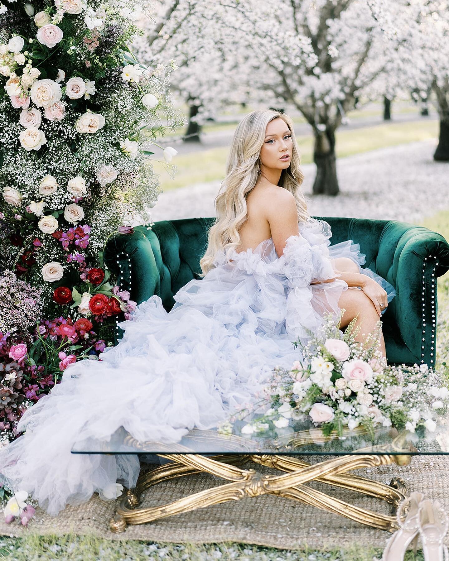 Happy happy Spring! This shoot has me so ready for those fresh blooms this season💐

Bride @stephanie_danielle // Bridal Gown @millia.london // Floral Design @barefootfloral // Photography &amp; Film&nbsp;&nbsp;@graceastonphotography // Film Scans @t