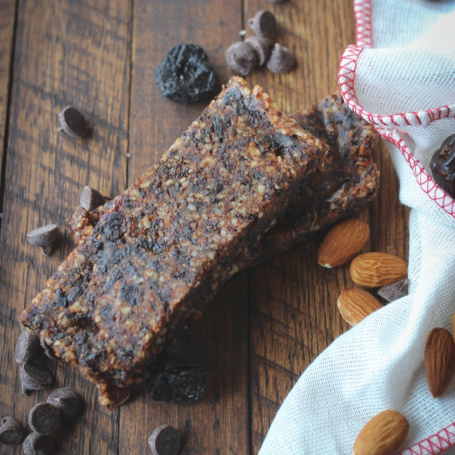 Date + Nut Bars (Homemade Lara Bars)