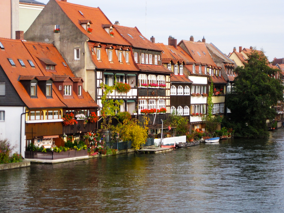 Red roofs and canal