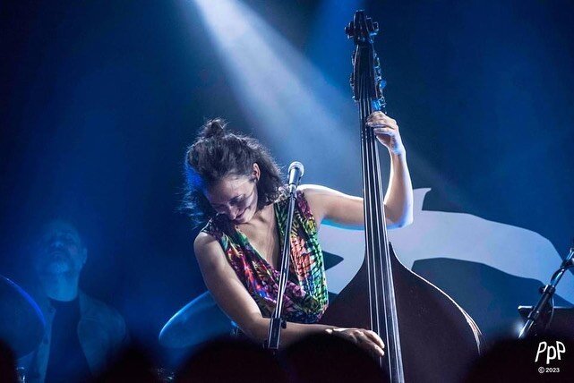 Merci &agrave; Peter Graham pour ces superbes photos du lancement! 

Il y avait tant de joie. 

#lenid #lancementdalbum #femmesenmusique #verrebouteille #livephotography #spectacle