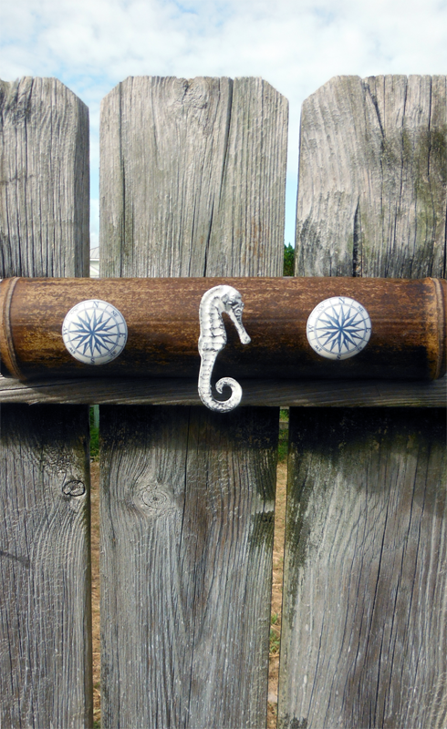 Seahorse wall hook.png