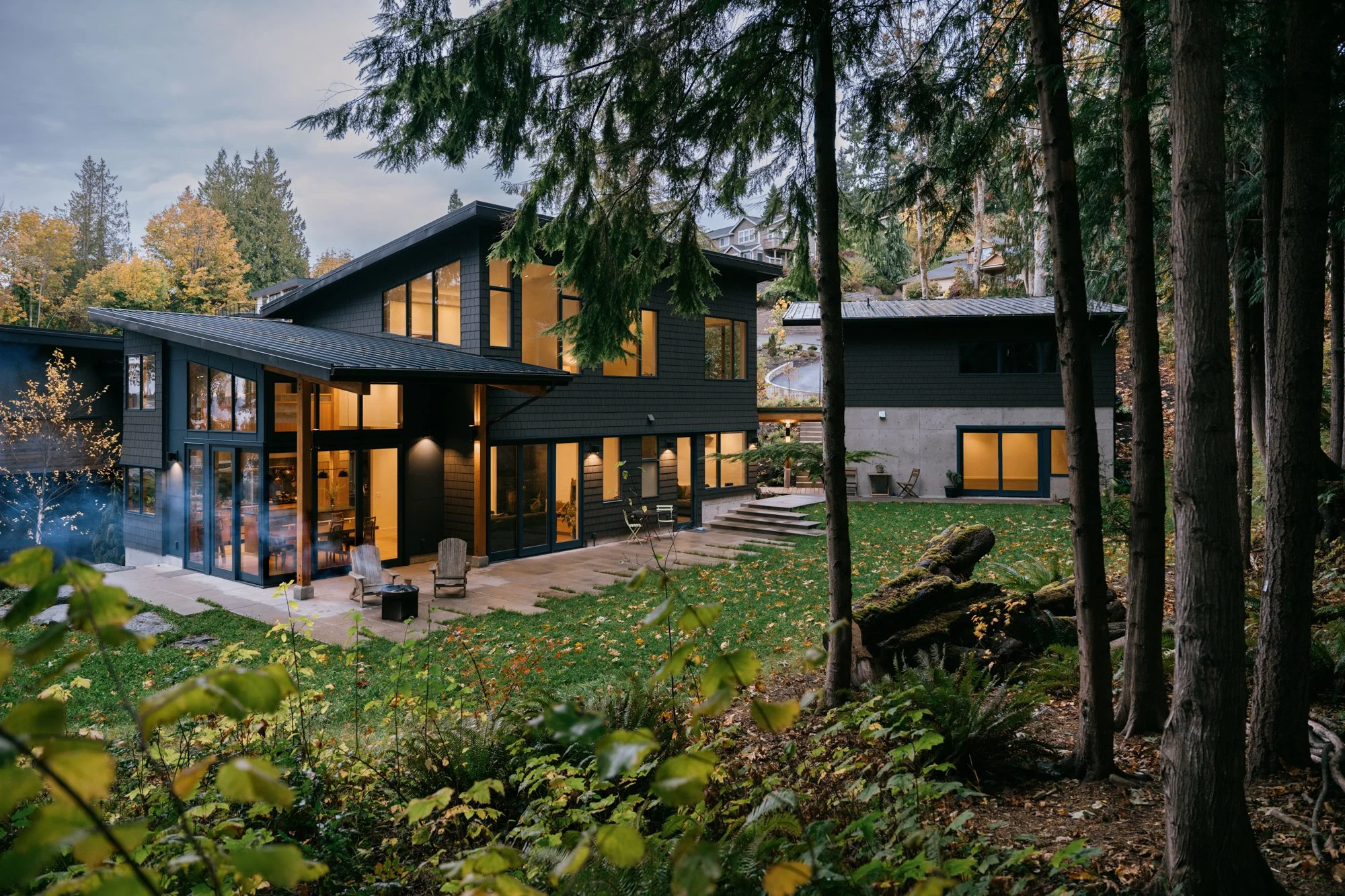 Pacific northwest home, home in the trees