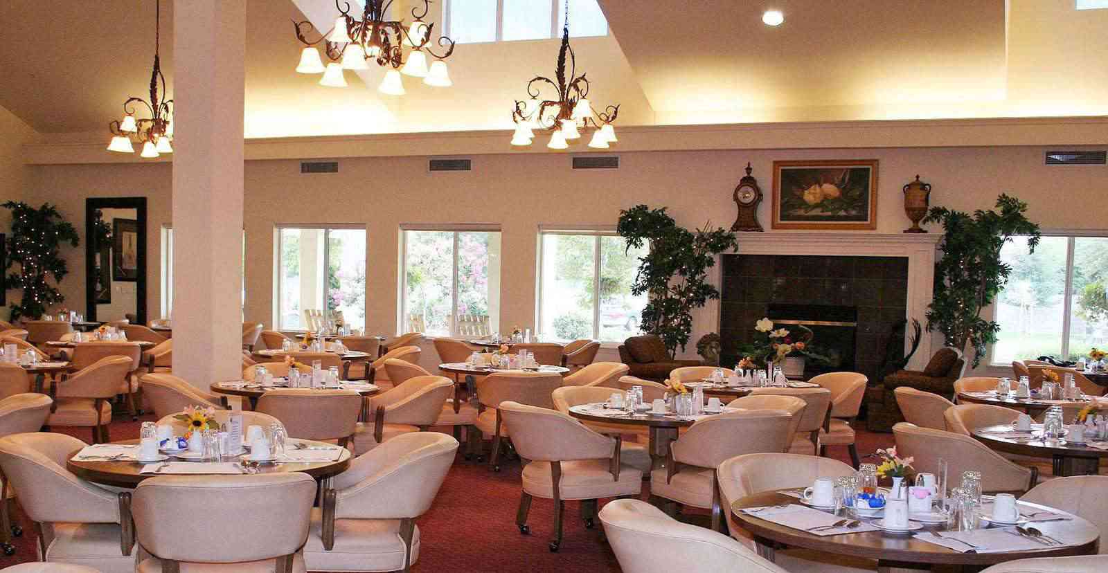 solstice-clovis-diningroom8b64.jpg