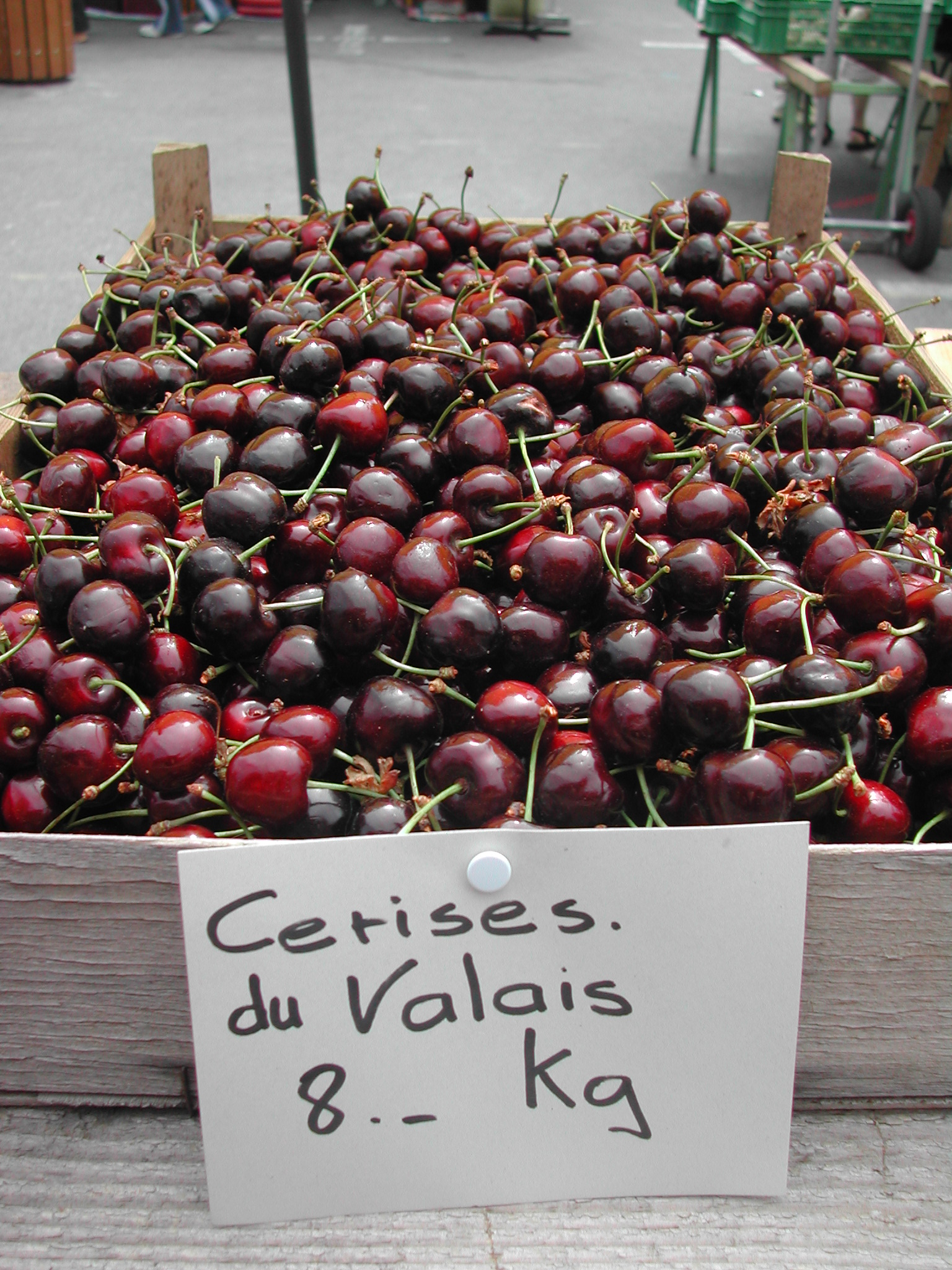 Valais cherries in the Vevey market