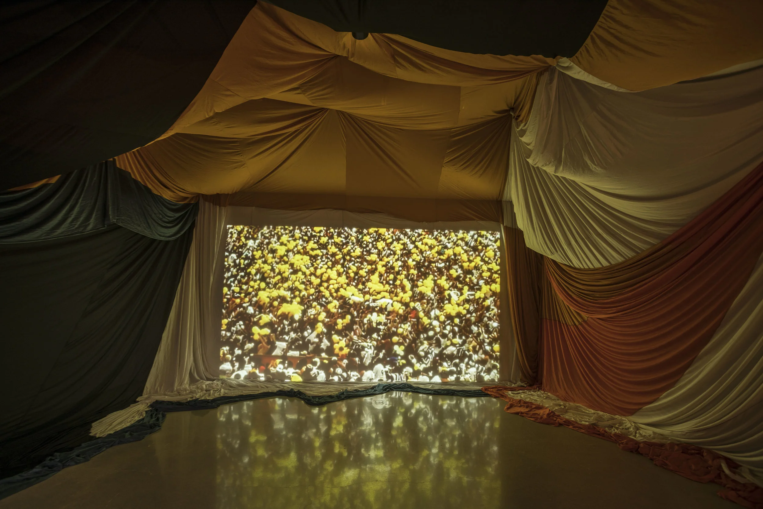  VOLTA ( Bandeira ) / The World’s Game: Fútbol and Contemporary Art, Pérez Art Museum Miami, 2018. Photo: Oriol Tarridas 