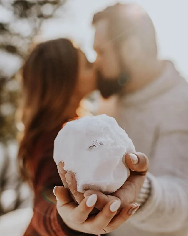 It&rsquo;s suppose to snow on Saturday!! ❄️❄️ yay!! It had us reminiscing on this winter session... Yes we waited till it snowed to have the perfect winter session!! We loved it Lool even tho it was sooooooo cold 🥶🥶🥶