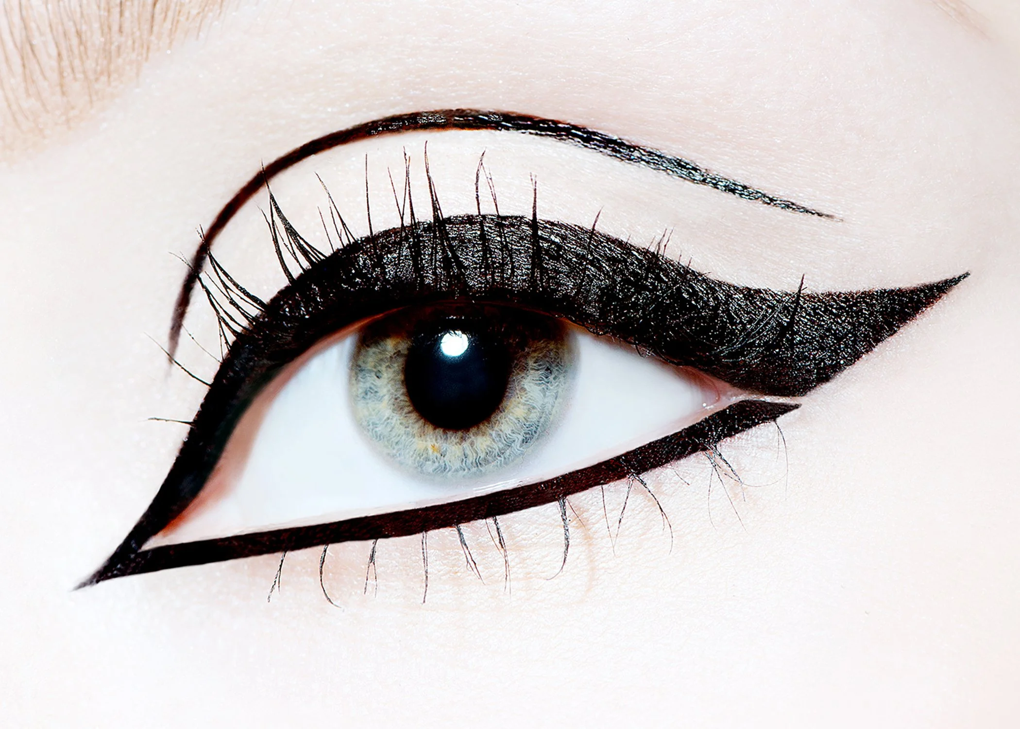 Commercial beauty campaign photography by Daniella Hehmann, featuring high-end makeup and skincare advertising.