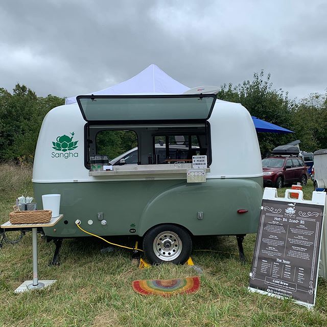 Grey skies aren&rsquo;t gonna damper our fun @pasturepalooza  Super pumped to be here with smiling faces and new friends! .
.
.
#mobileteabar #befreetotea #festivaltea #happiercamper #yesthisismydayjob #tealife
