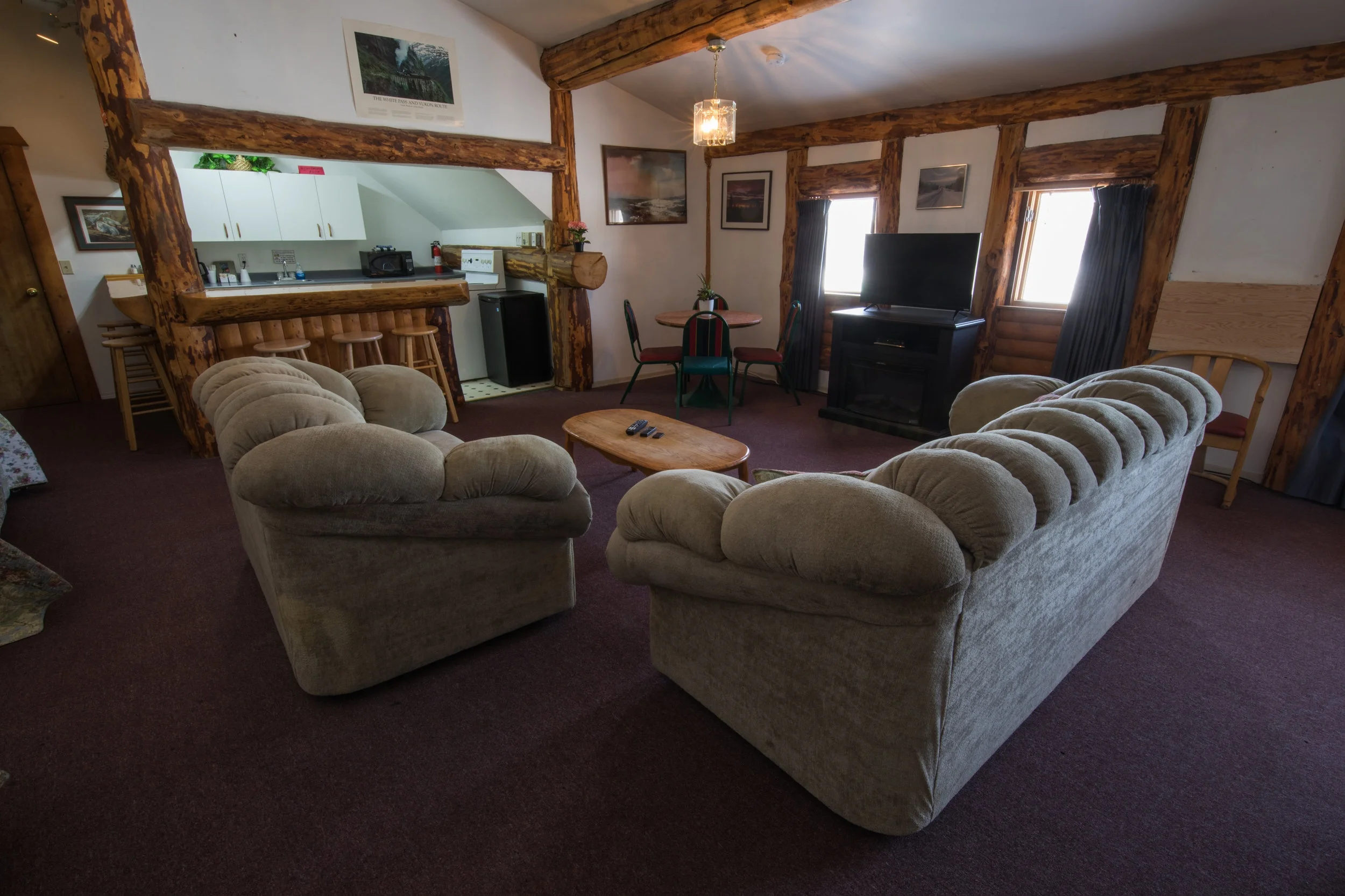 Room 32 (10).jpg
