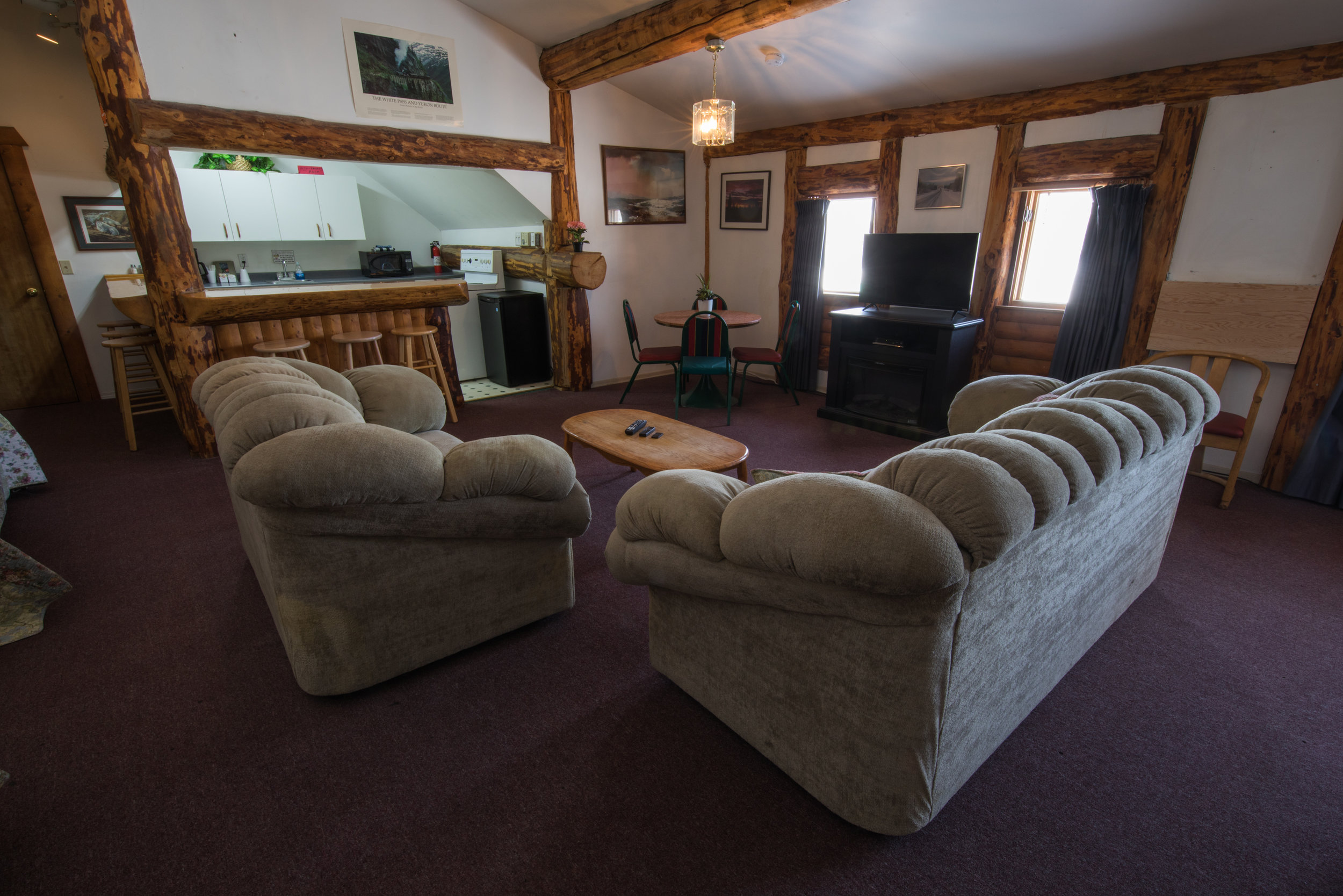 Room 32 (10).jpg