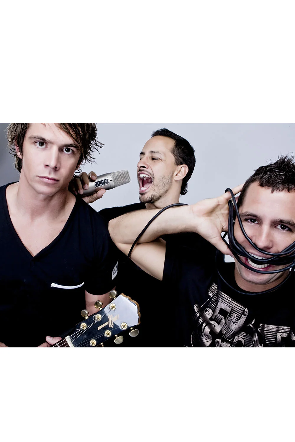 artists_0000s_0001_Layer 24.jpg