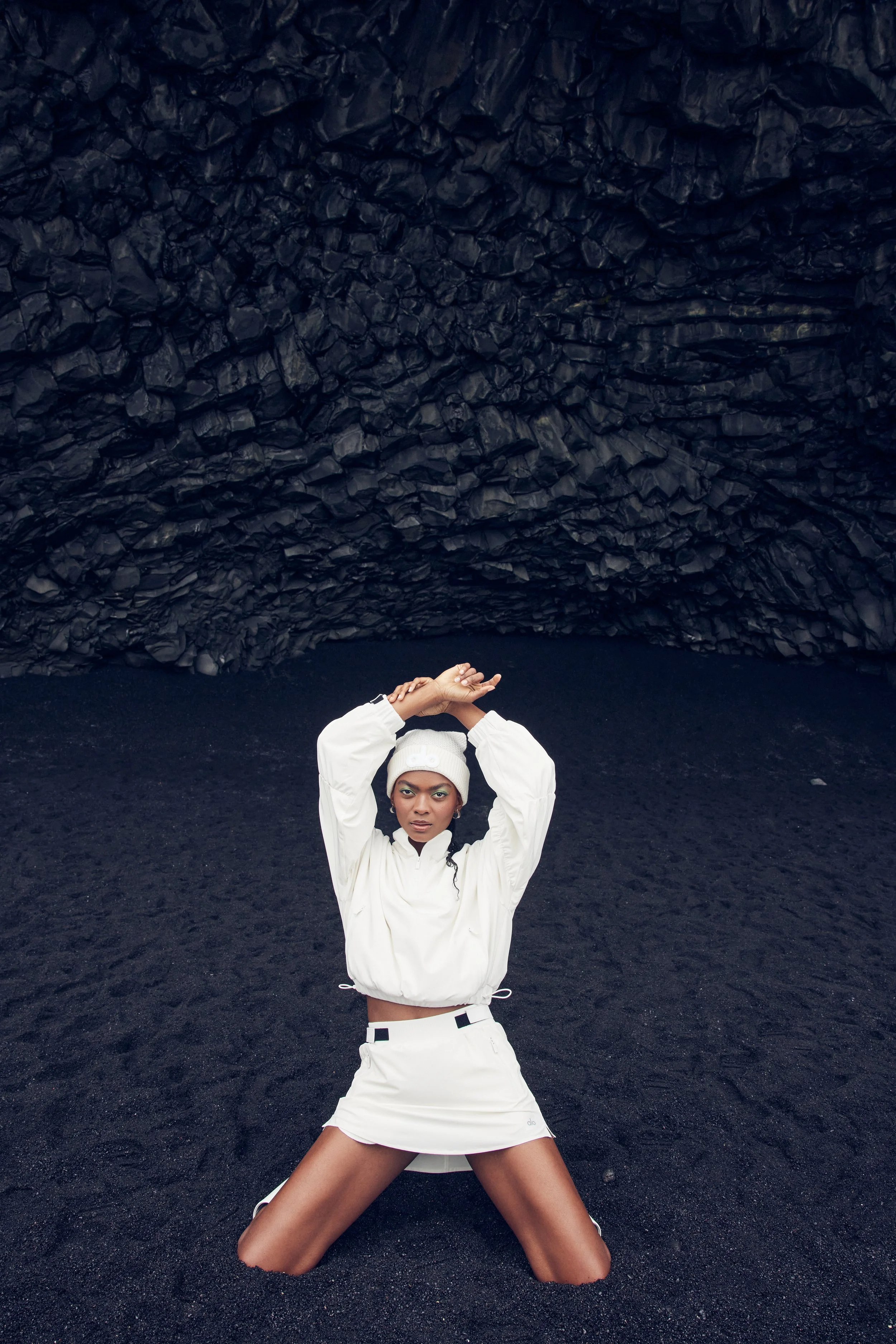 220531_ALO_HOL22_BLACK_SAND_BEACH_LOOK_09_0143 1.jpg