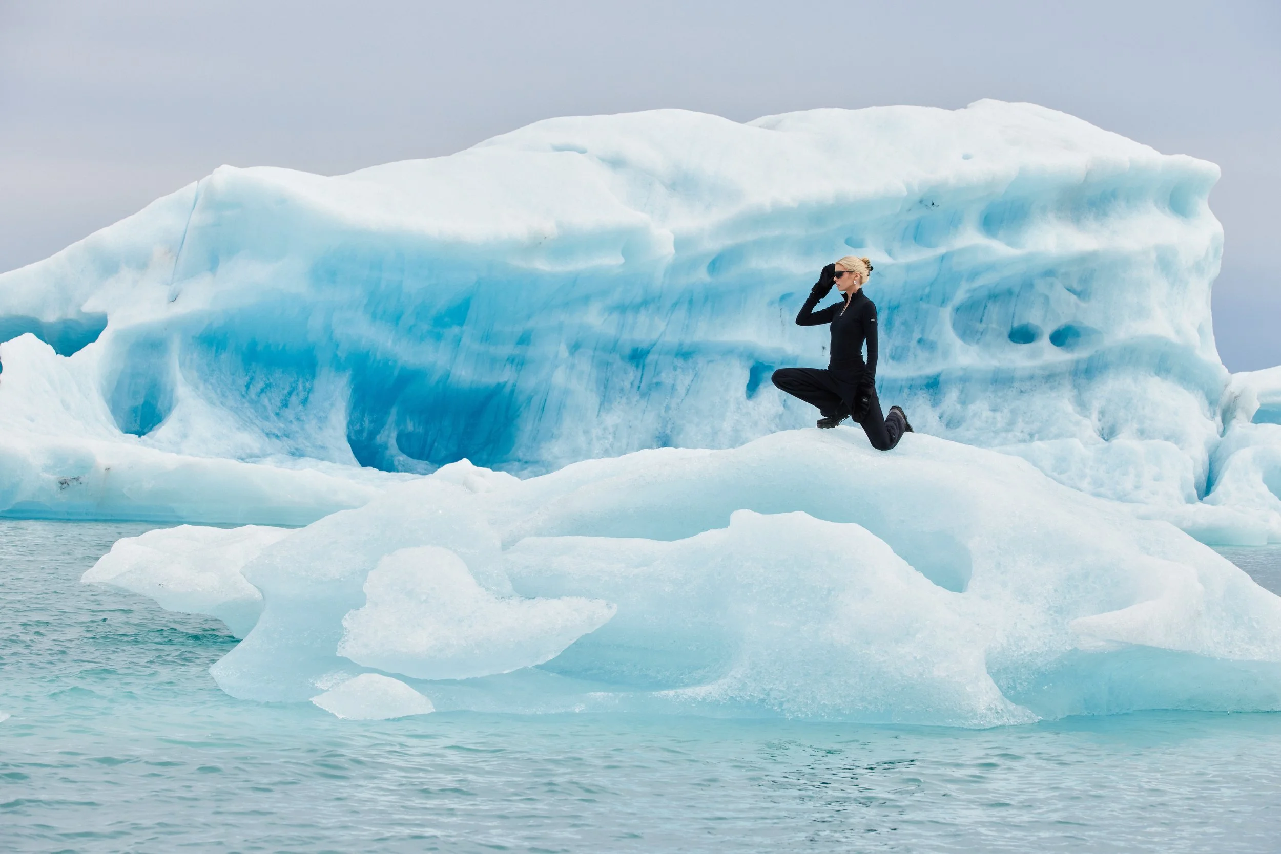 220603_ALO_HOL22_GLACIER_LAGOON_LOOK_02_0090 1.jpg