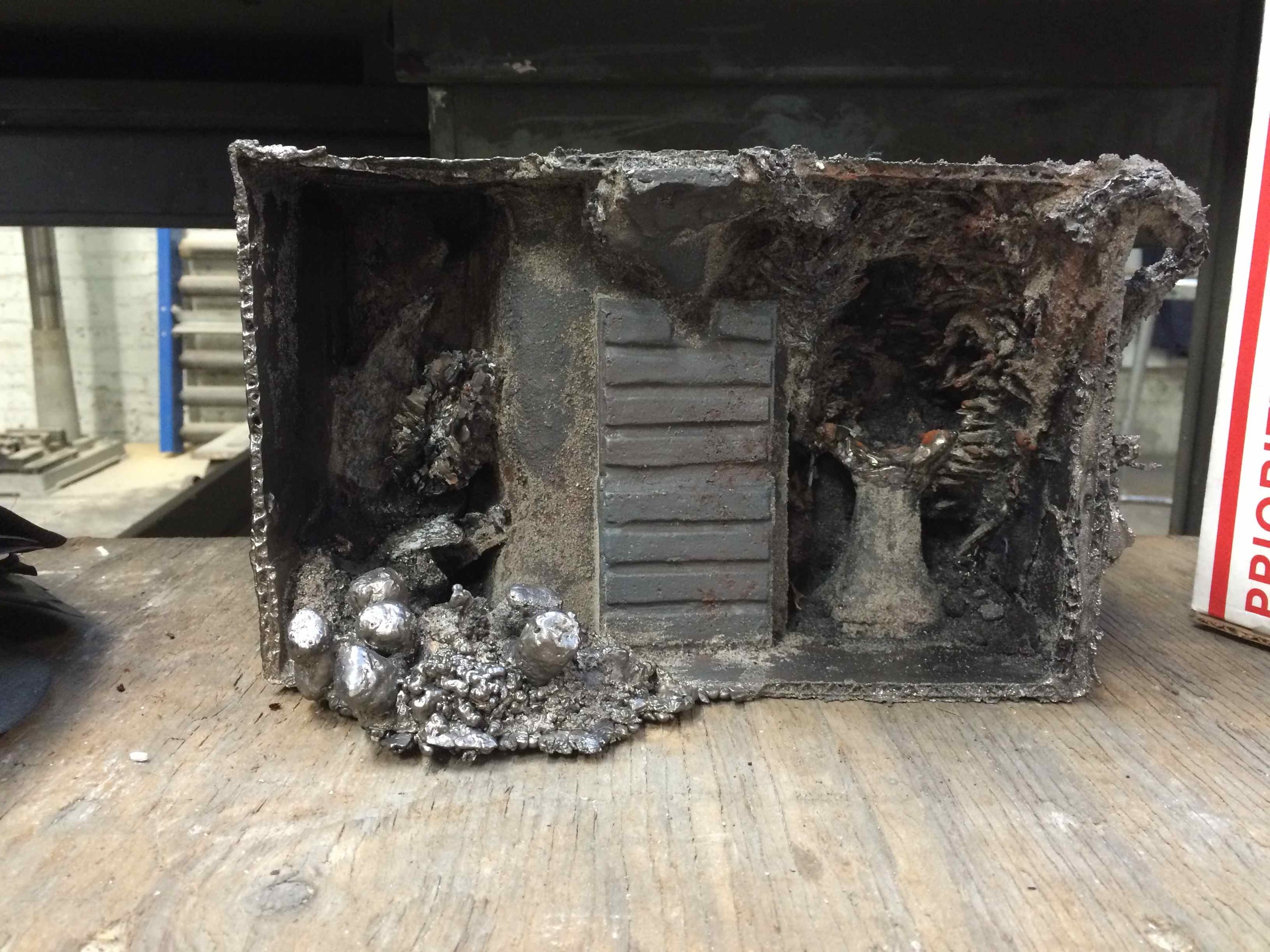 Raw casting in enamel iron