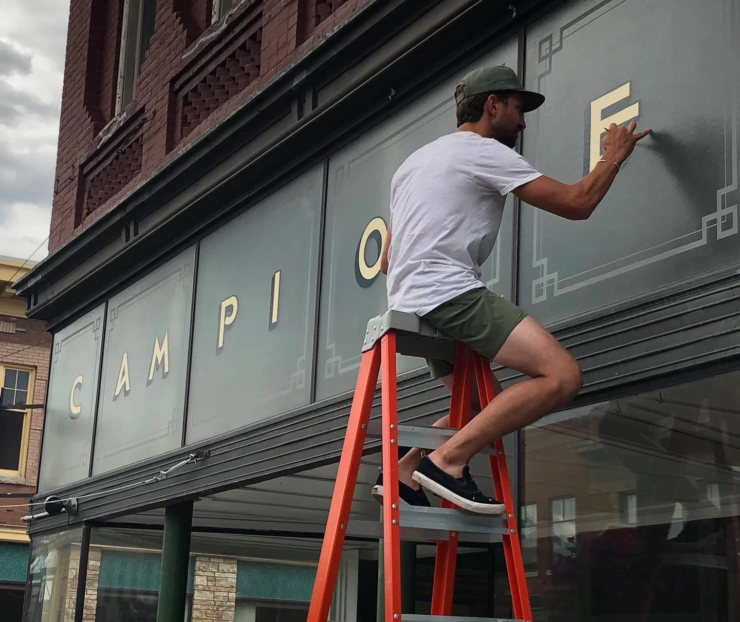 campione-sign-painting-exterior-window-lettering-montana.JPG