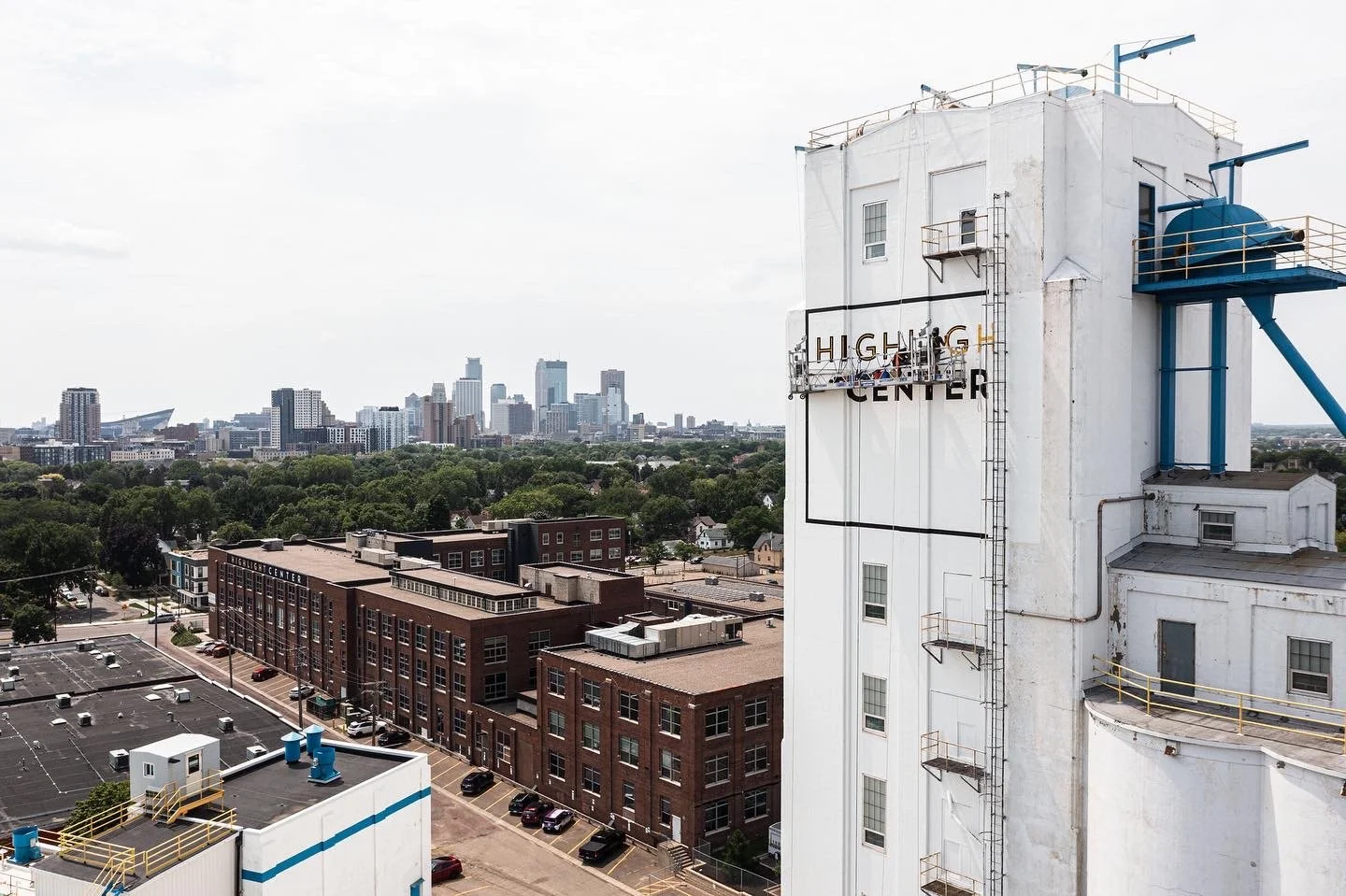 hignlight-center-minneapolis-sign-large-scale-sign-painting-swing-stage.JPG