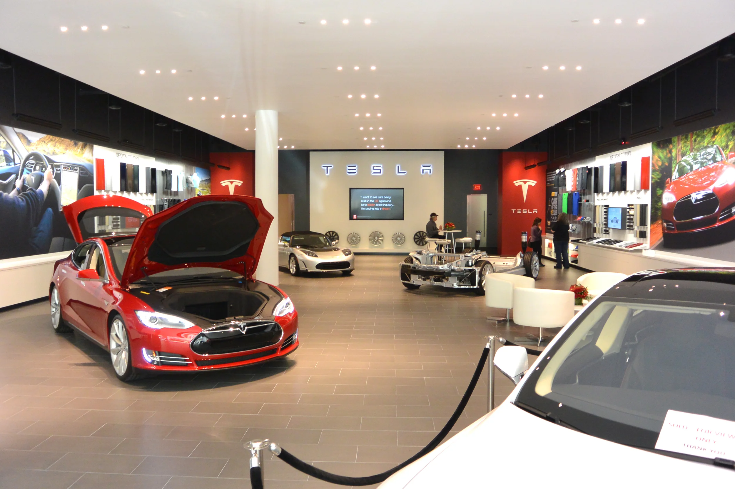 tesla_retail.jpg