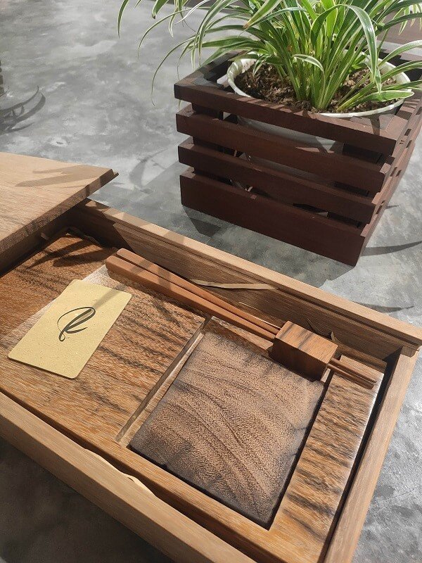 reclaimed-wood-gift-box.jpg