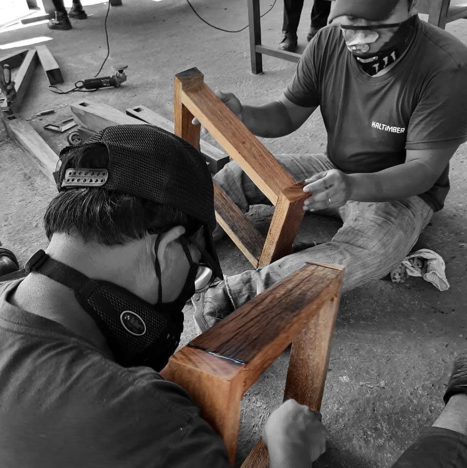 Give your team the time to work on something different, something that can elevate their craftsmanship skills
.
.
#reclaimedwood #craftmanship #handicraft #woodworking #woodart #wood #woodworking #skills #hardwood #ironwood