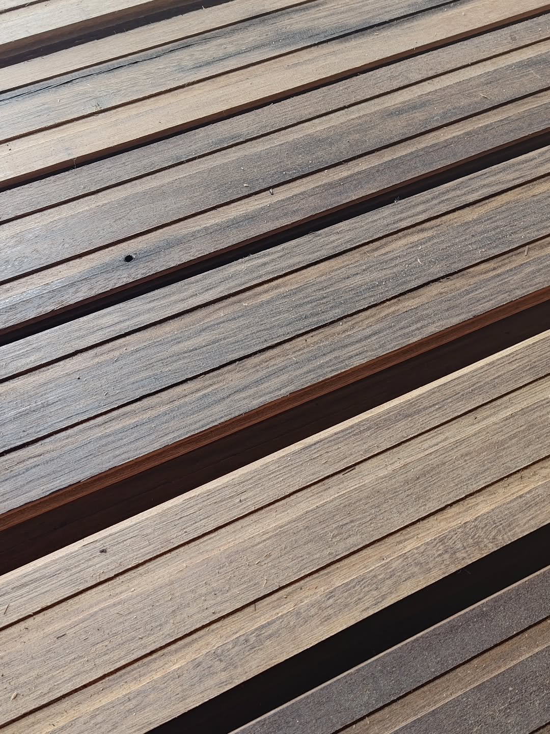 Underneath our reclaimed wood decking ♻️
.
#ReclaimedWood #IronwoodGrain #WoodWithAStory #SustainableMaterials #Kaltimber #NaturalTexture #UpcycledElegance #EcoDesign