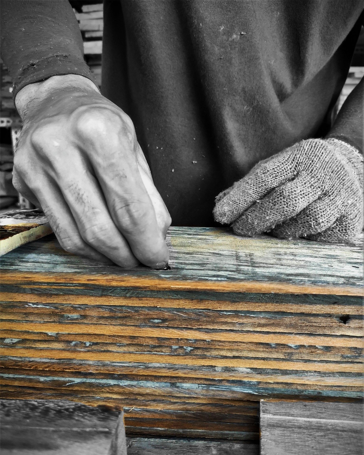 In every reclaimed board, there&rsquo;s a story.
And behind every detail, there&rsquo;s a hand that cares.
This is what craftsmanship looks like&mdash;up close and personal.
Each layer, each touch, is a tribute to time, skill, and sustainability.
Bec