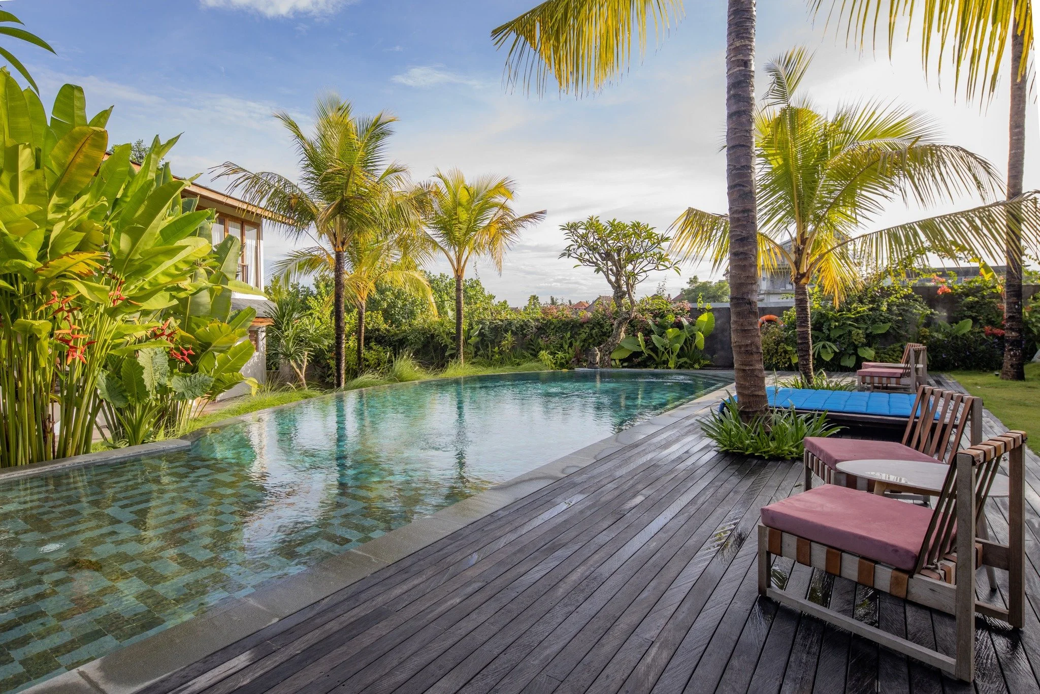 Rustic charm meets tropical durability 🌴
Our reclaimed Ironwood decking in Nusa Dua brings timeless character and resilience to this stunning outdoor space. Naturally weather-resistant and slip-proof, it&rsquo;s the perfect choice for poolside proje