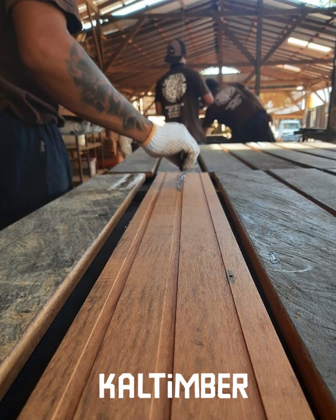 It&rsquo;s not just what&rsquo;s on the surface that matters &mdash; it&rsquo;s what&rsquo;s underneath.
Smart profiling beneath each decking board allows air to circulate and moisture to escape, preventing warping and extending the life of the wood.