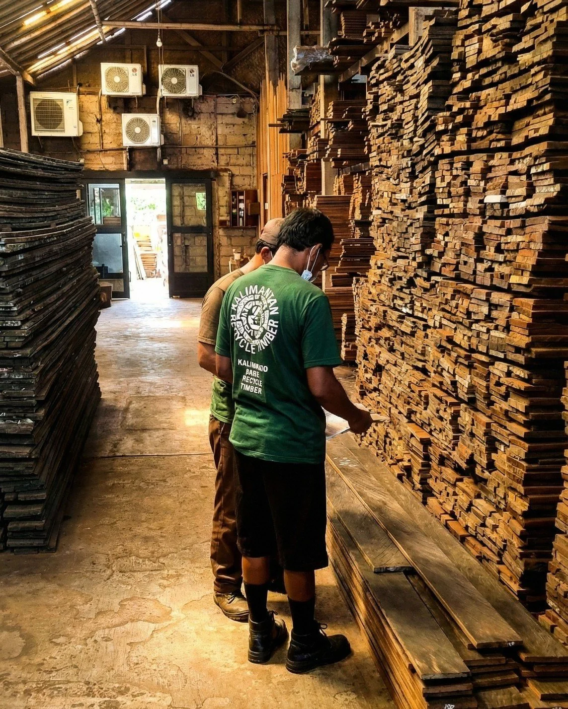 Next stop: The USA!

Final checks are underway at the Kaltimber showroom. This list represents a massive shipment of recycled decking departing tomorrow for the United States.

From sourcing in Indonesia to installation in America, we ensure every si