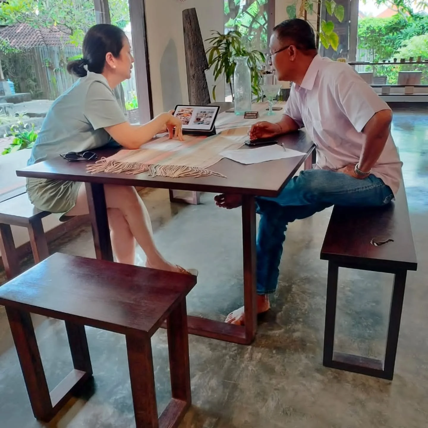 A pleasure welcoming Ibu Kanti from Savana Interior to our showroom.

We spent time discussing her ongoing projects and diving into the design ideas Savana Interior shared with us &mdash; thoughtful, refined, and full of character.

We loved the dire