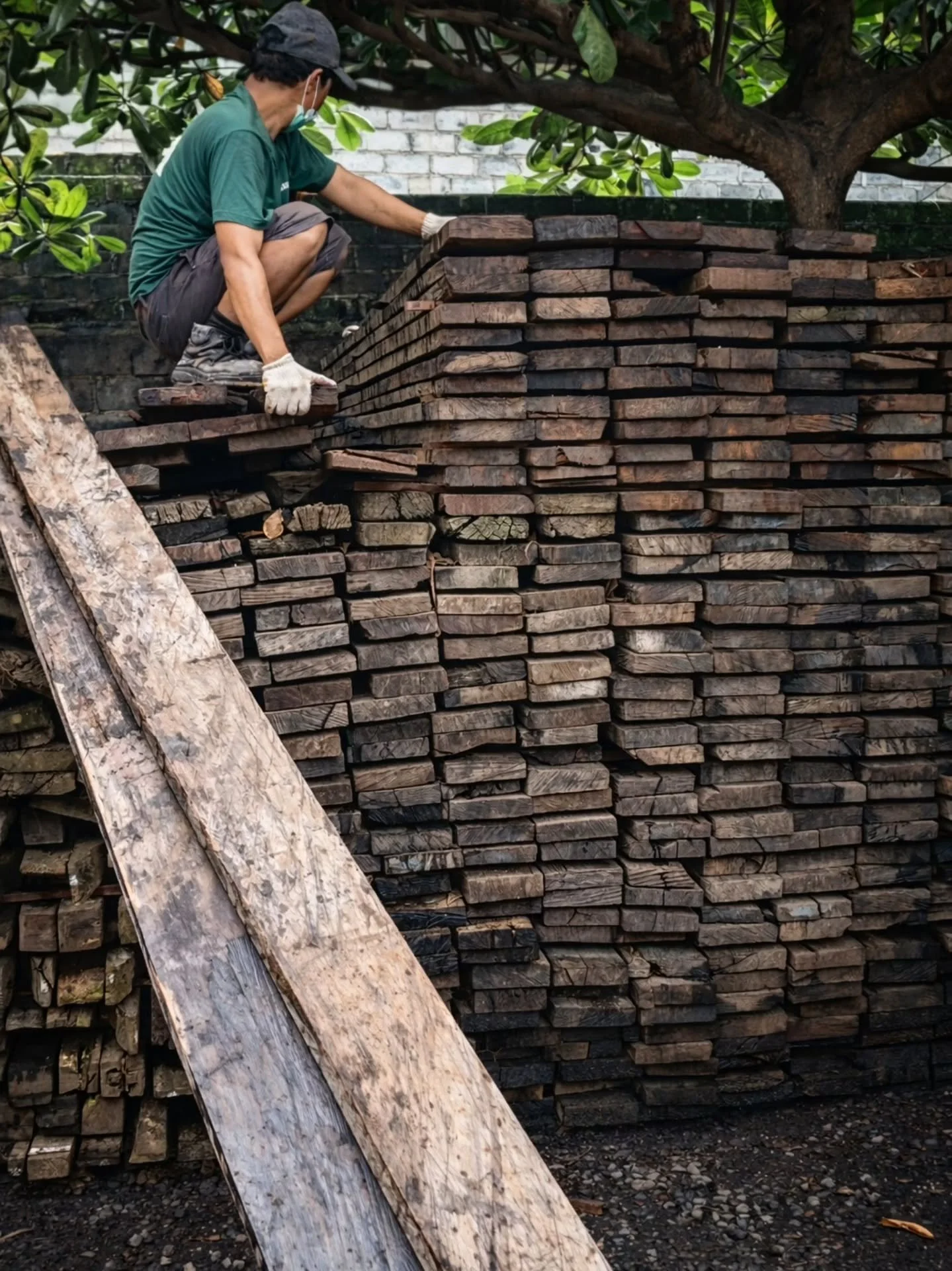 Picking our next &ldquo;victim.&rdquo;
Right now, it&rsquo;s just a raw reclaimed board &mdash; scarred, heavy, full of history.

Very soon, it&rsquo;ll be on the workbench, shaped, refined, and brought to life by the skilled hands of Naturanexa, bec