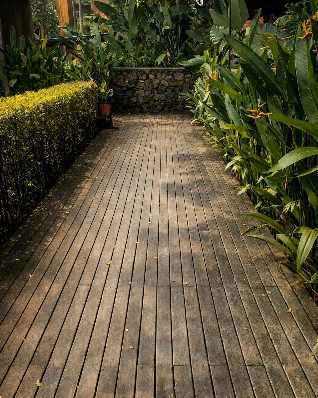 Property entrances matter. The first 10 steps define the entire spatial experience.
Ironwood brings quiet confidence from arrival &mdash; structured, refined, and built to endure.
Natural light. Natural grain. Natural perf

This exterior decking show