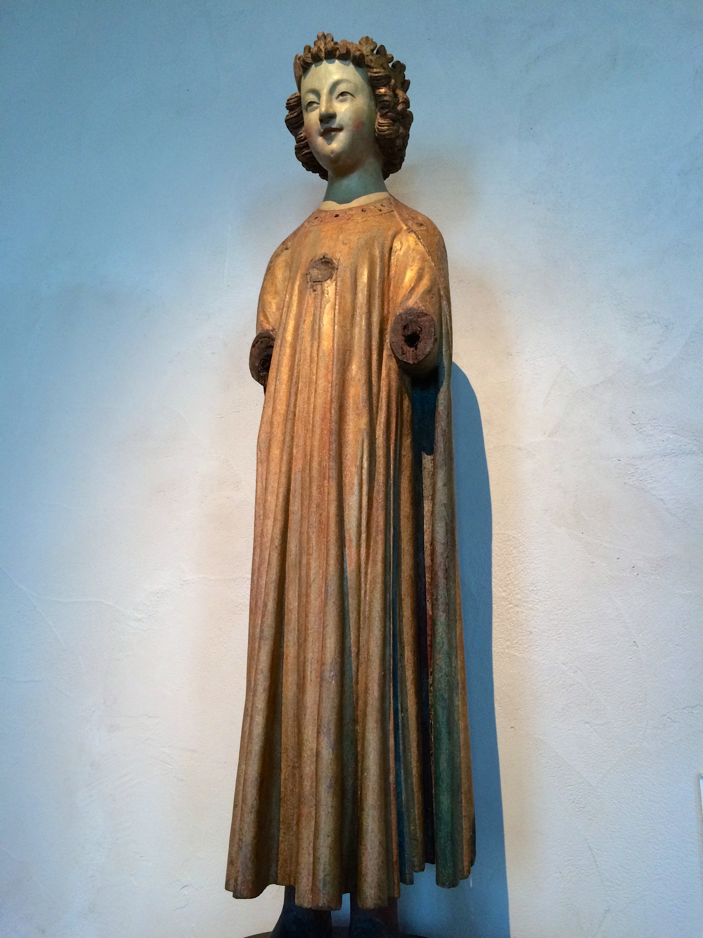 A King, 1300AD sculpture from oak at The Cloisters