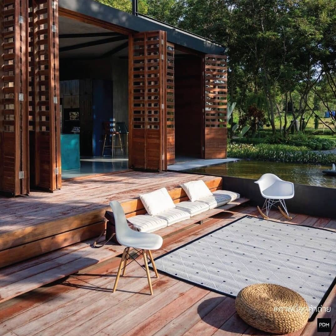 Bringing the outdoors inside with Ease. 📷: @pdmbrand 
#mightymat #wovenmat #pdmbrand #indooroutdoormat #inandoutmat #mat #recycledpolypropylene #doublesidedmat #tropicalcarpet #mat #home #design #furnituredesign #productdesign #sghome #sgfurnishing 