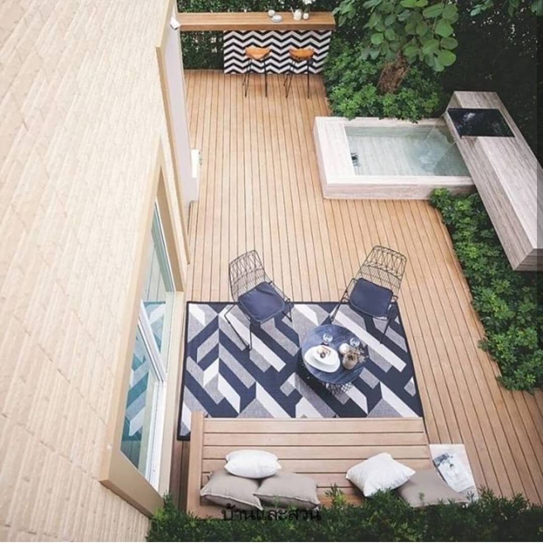 PDM indoor-outdoor mats |  Avalon mat pretty as a picture in a cosy backyard. 📷 @pdmbrand 
#mightymat #wovenmat #pdmbrand #indooroutdoormat #inandoutmat #mat #recycledpolypropylene #doublesidedmat #tropicalcarpet #mat #home #design #furnituredesign 