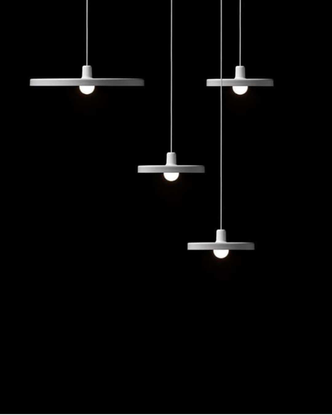 Disk suspension lamps by @tossb.be, designed by Jean Francois D'or. 📷 from tossb.

#minimalist #minimalism #minimalistic #minimalistlighting #minimalistlamp #design #designlampen #madeinbelgium #lighting #lightingdesign #lampdesign #suspensionlamp #