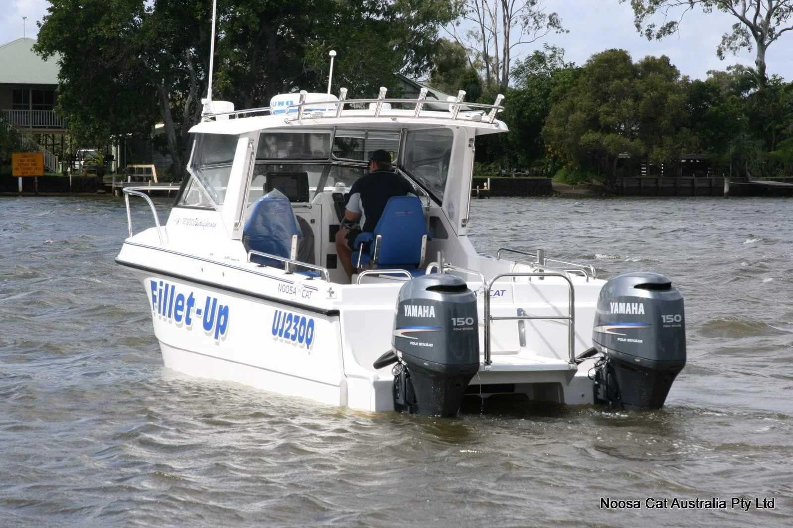 Noosa Cat 2300 Hard Top on Posts (2).JPG