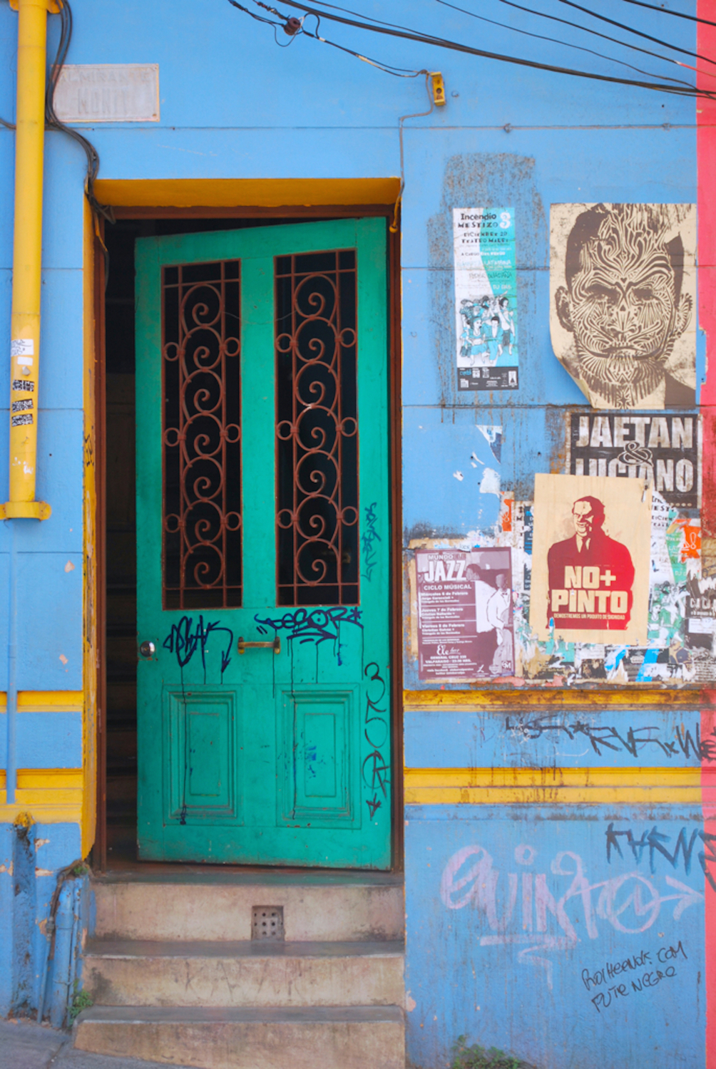 Valparaiso Door