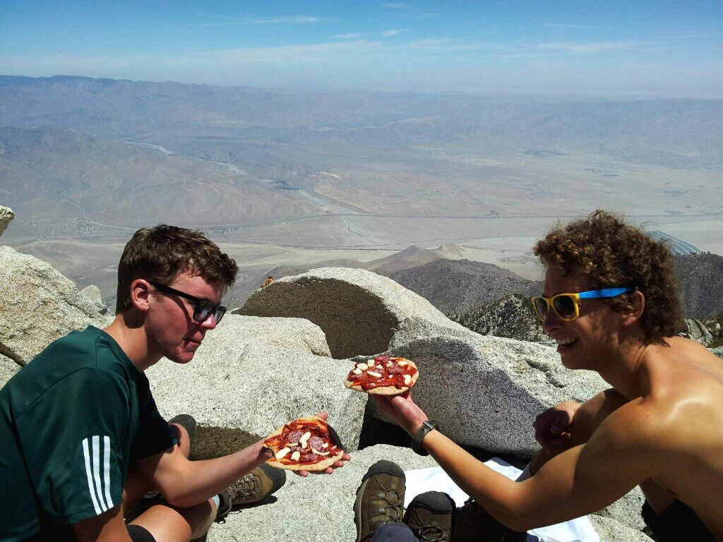 Gourmet pizza lunch overlooking the desert - click here for more backpacking meals