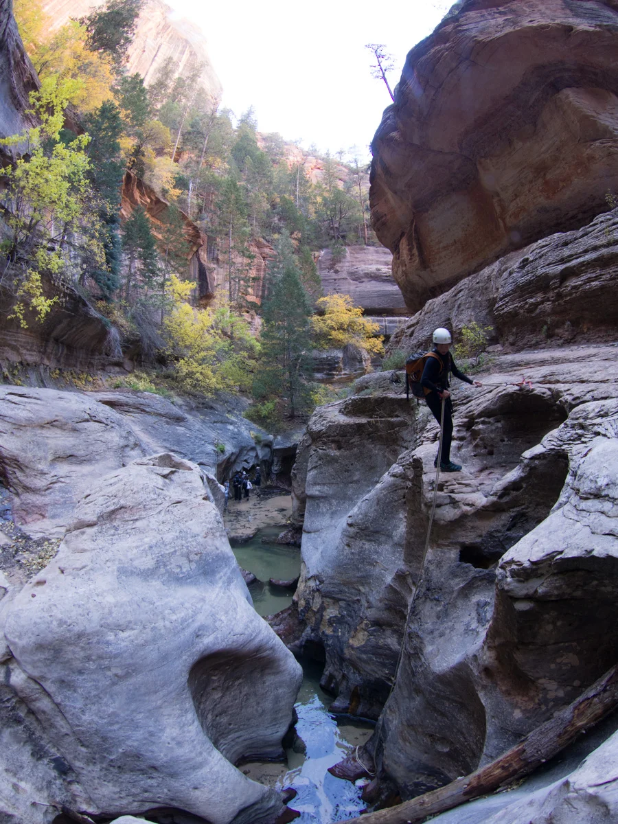 The final rappel to meet the hikers who came from bottom to top