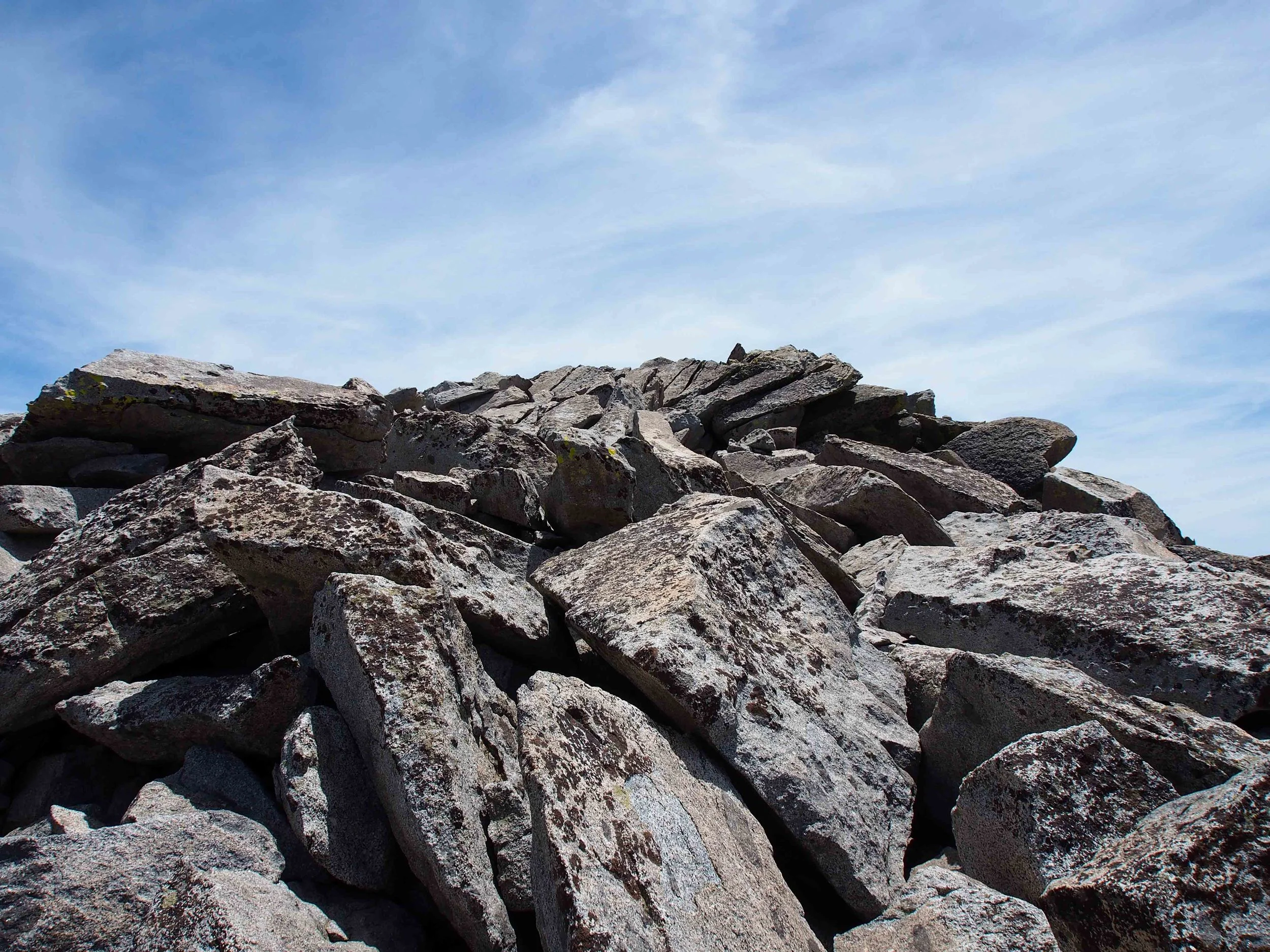 The final climb over boulders to the peak