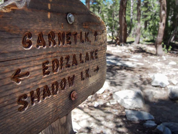 Turning on the trail towards Ediza Lake