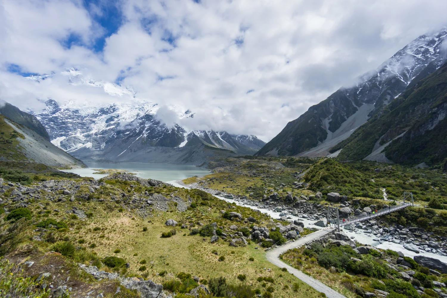hiking-hooker-valley-lake.jpg