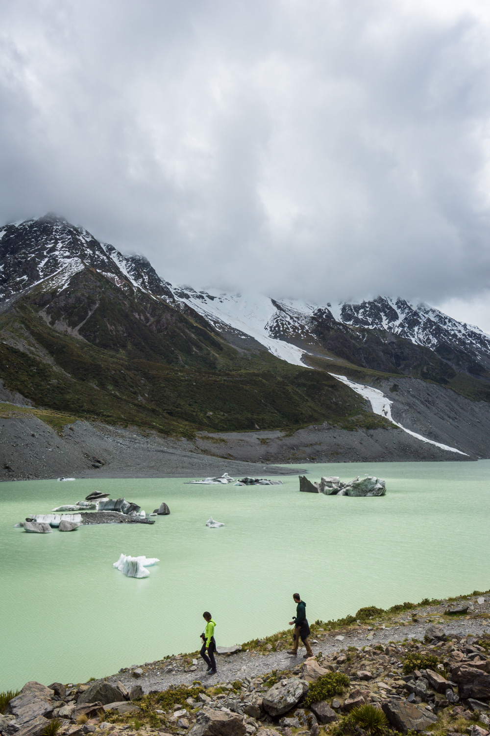 Hiking the hooker valley track in Aoraki / Mt. Cook