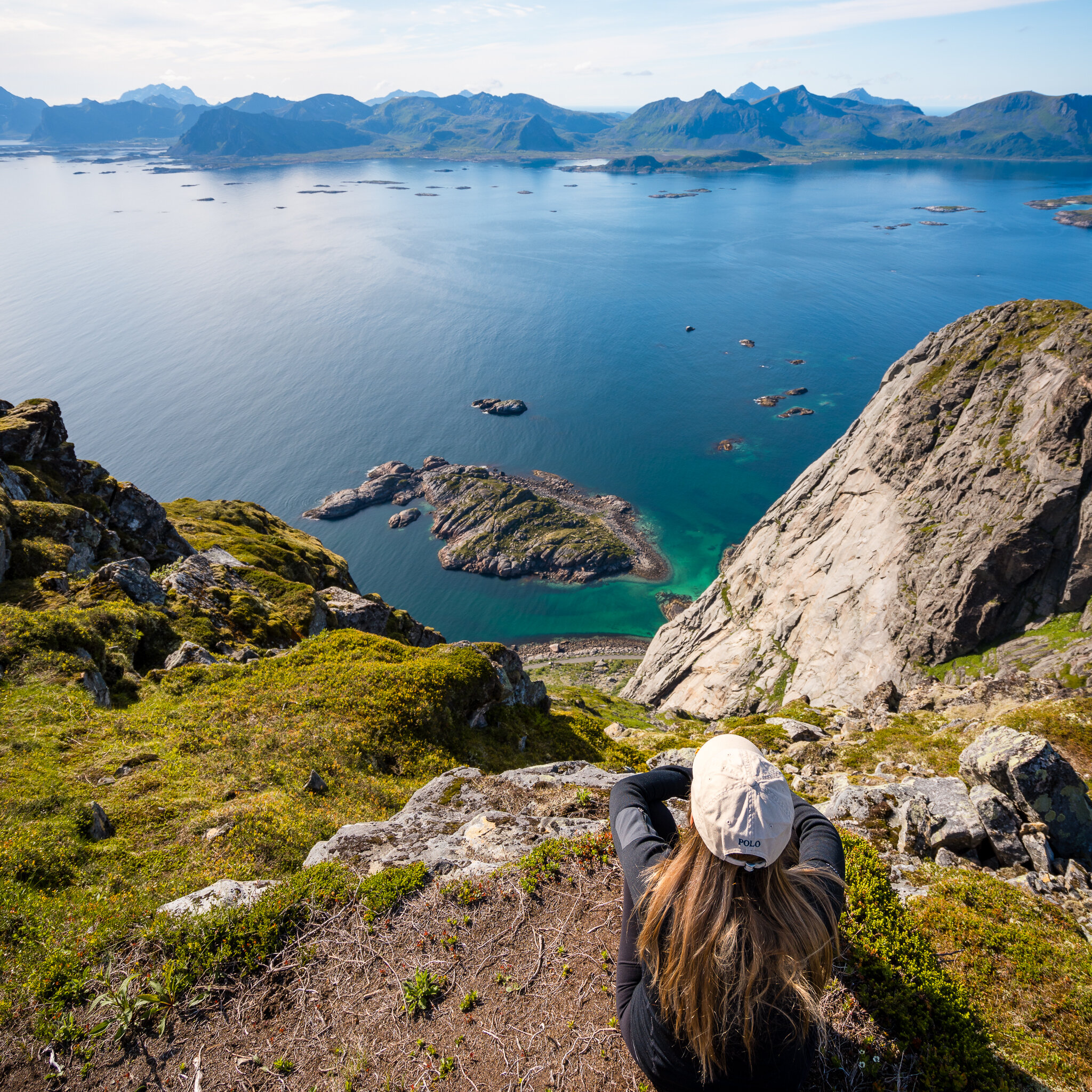 The best Lofoten hikes - Festvagtind in Henningsvaer