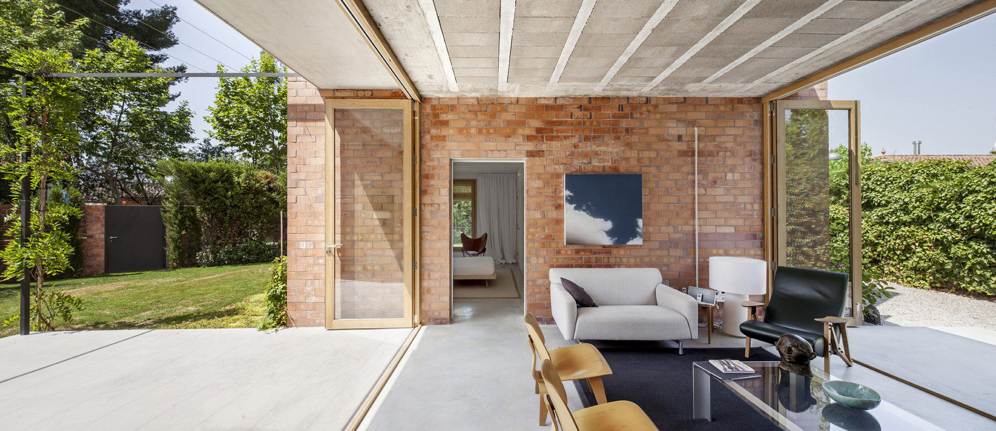 House 1101, H Arquitectes. image via archidaily